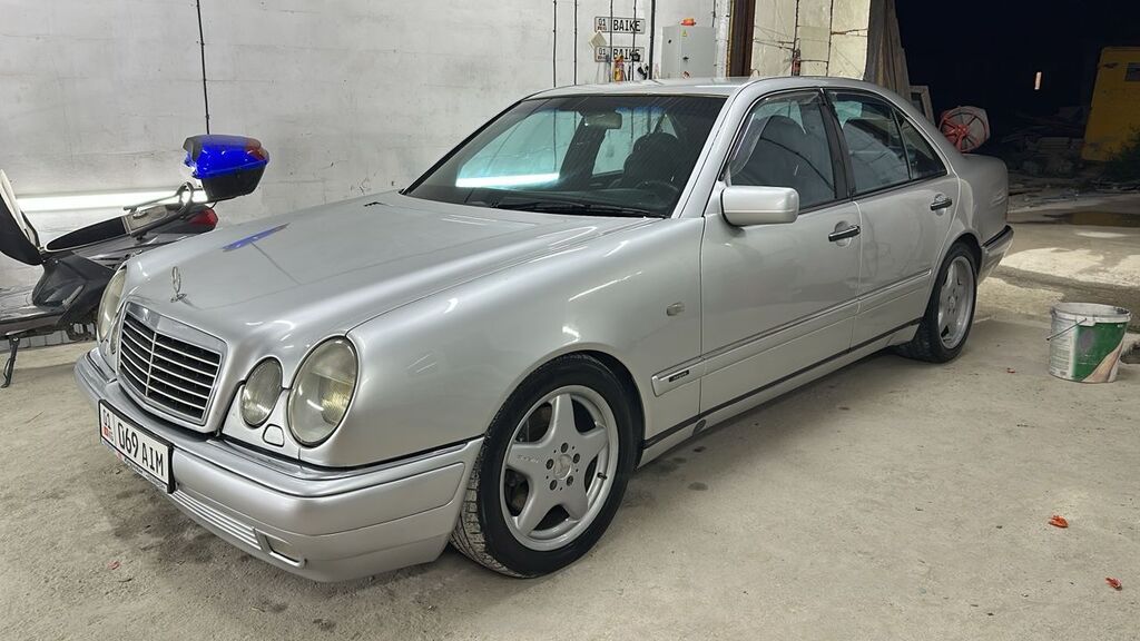Mercedes-Benz E-Class: 1998 г., 4.3 л, Автомат, Бензин, Седан: фото 2