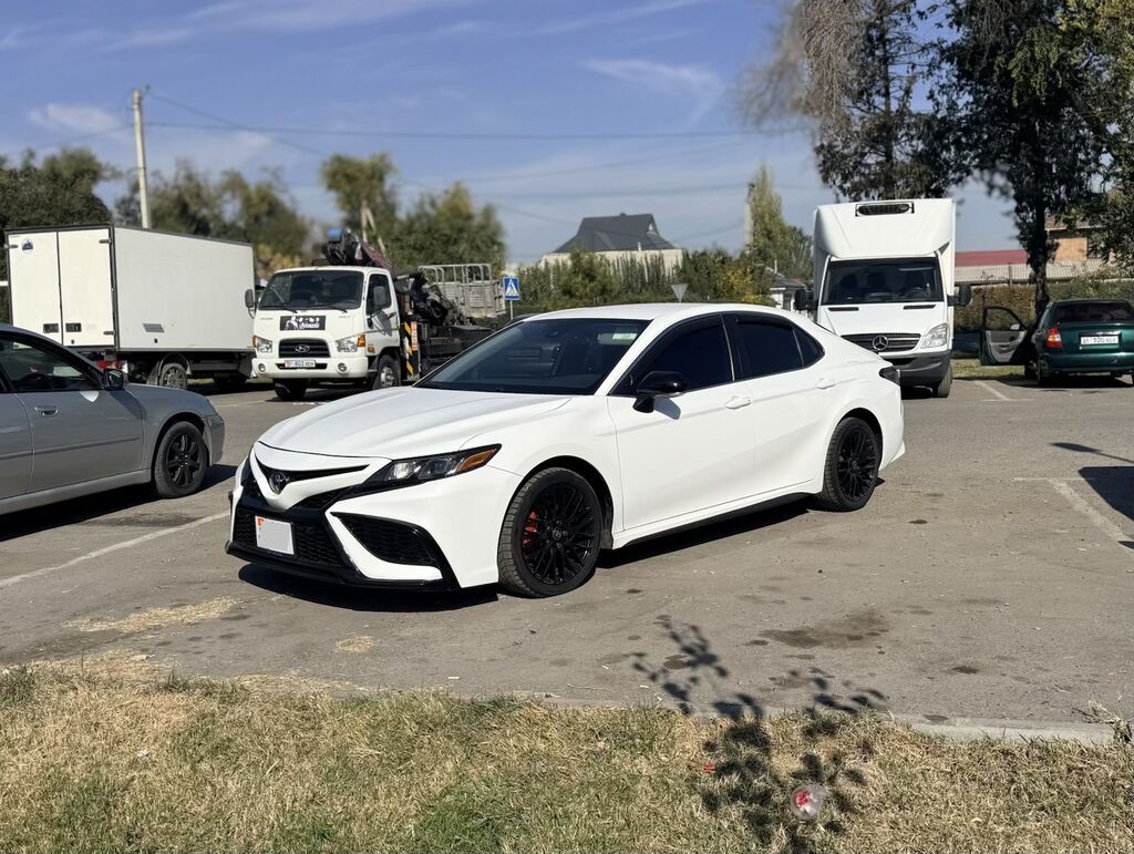 Toyota Camry: 2022 г., 2.5 л, Автомат, Бензин, Седан: фото 1