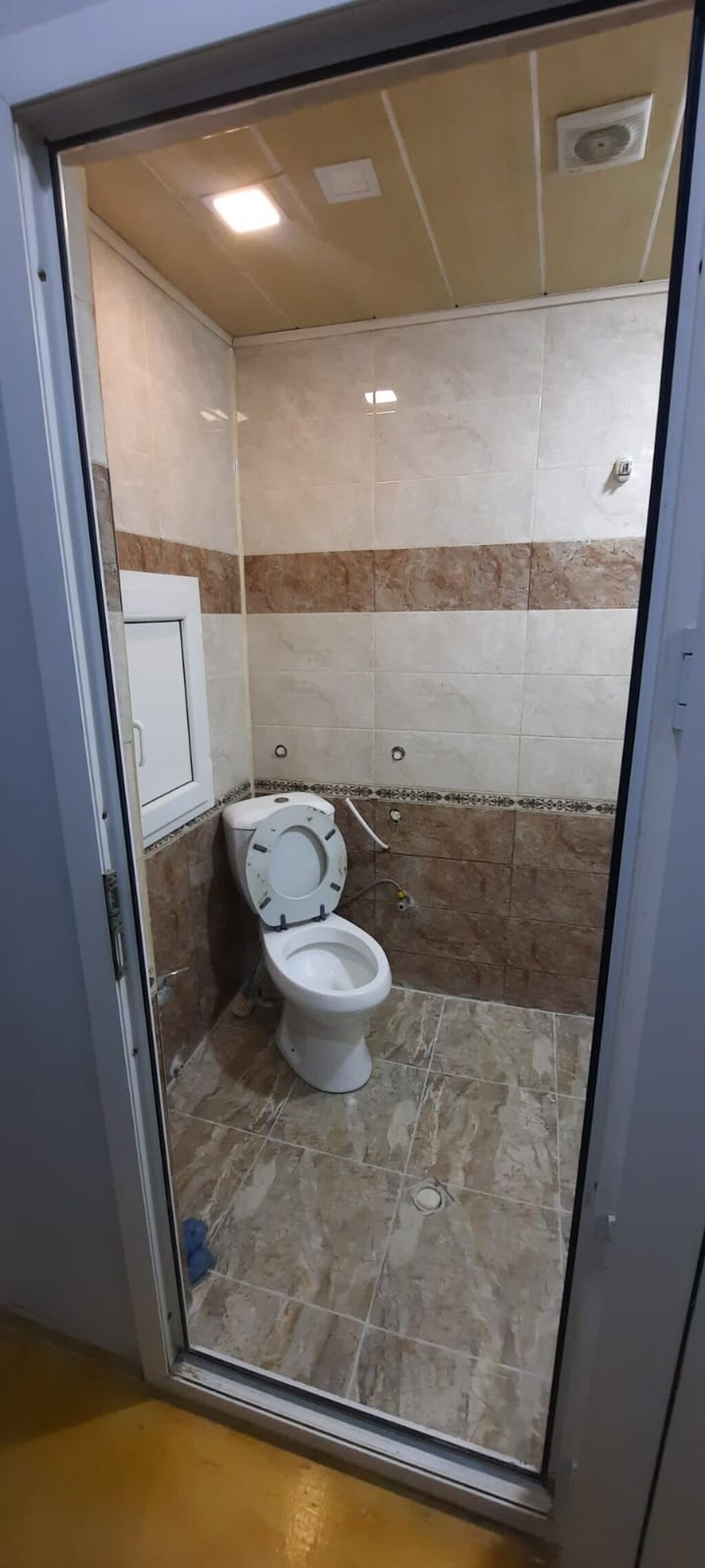 2 otaqlı təmirli ve Əşyalı ev kirayə verilir.Evde yaşamaq üçün hər