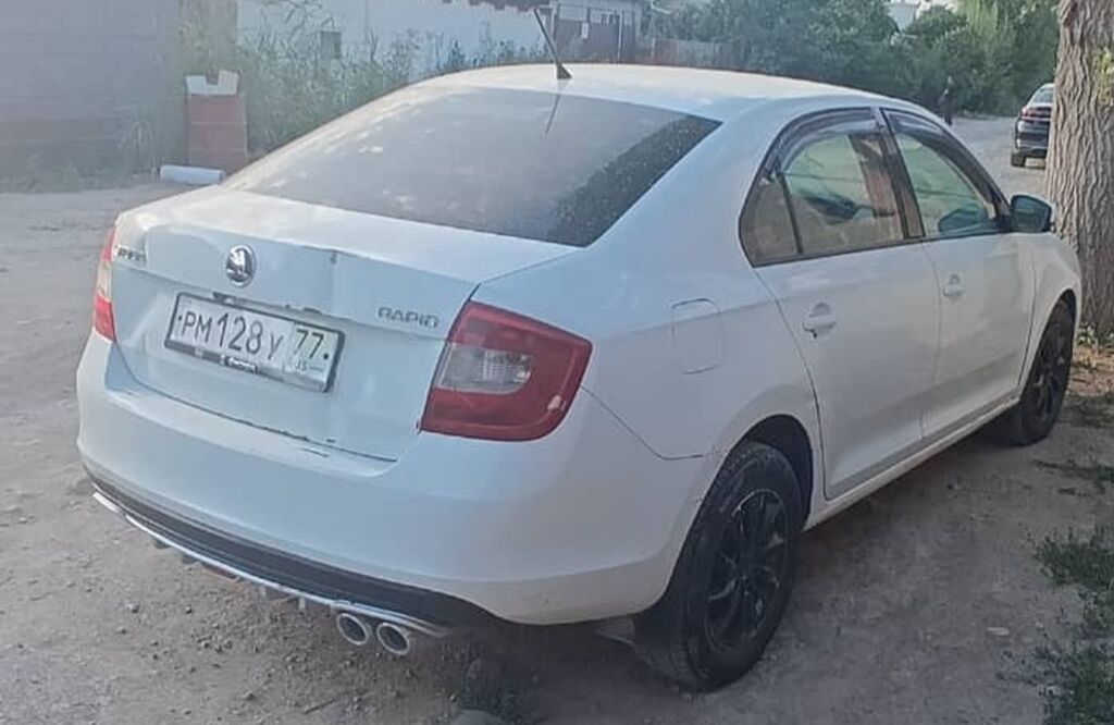 Skoda Rapid: 2014 г., 1.6 л, Механика, Бензин, Седан — фото 3