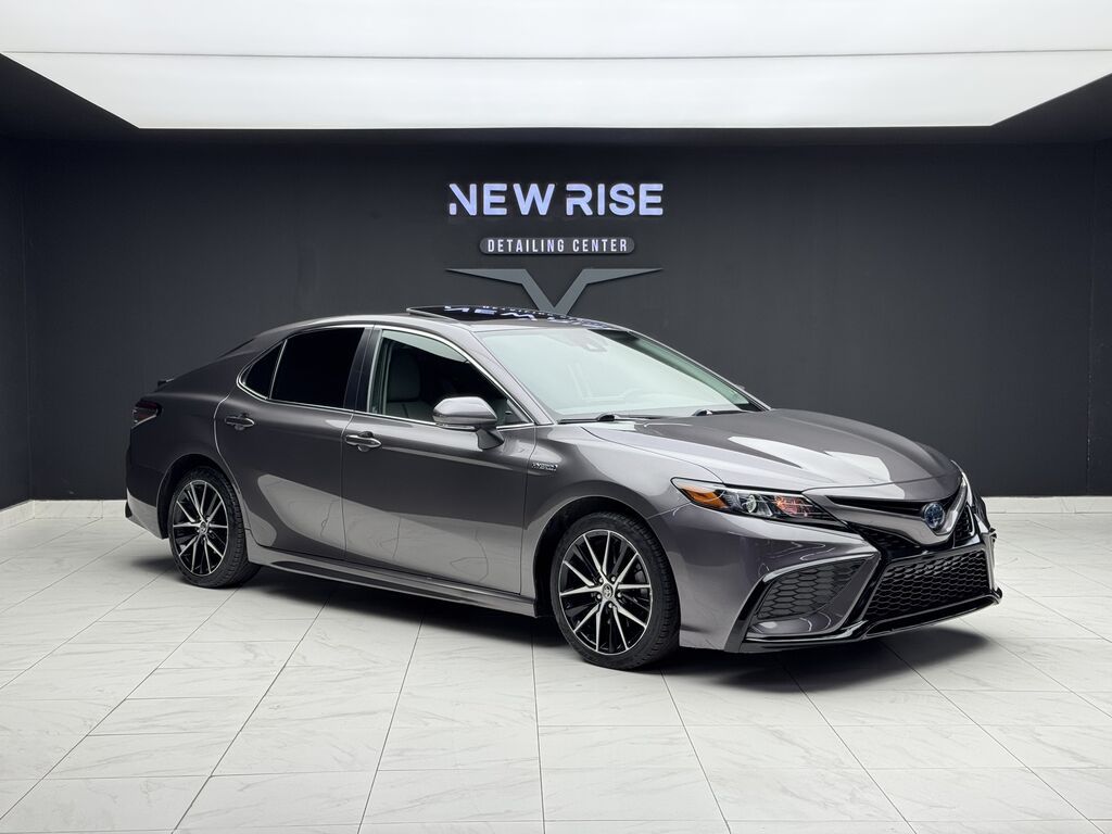 Toyota Camry: 2021 г., 2.5 л, Вариатор, Гибрид, Седан: фото 1