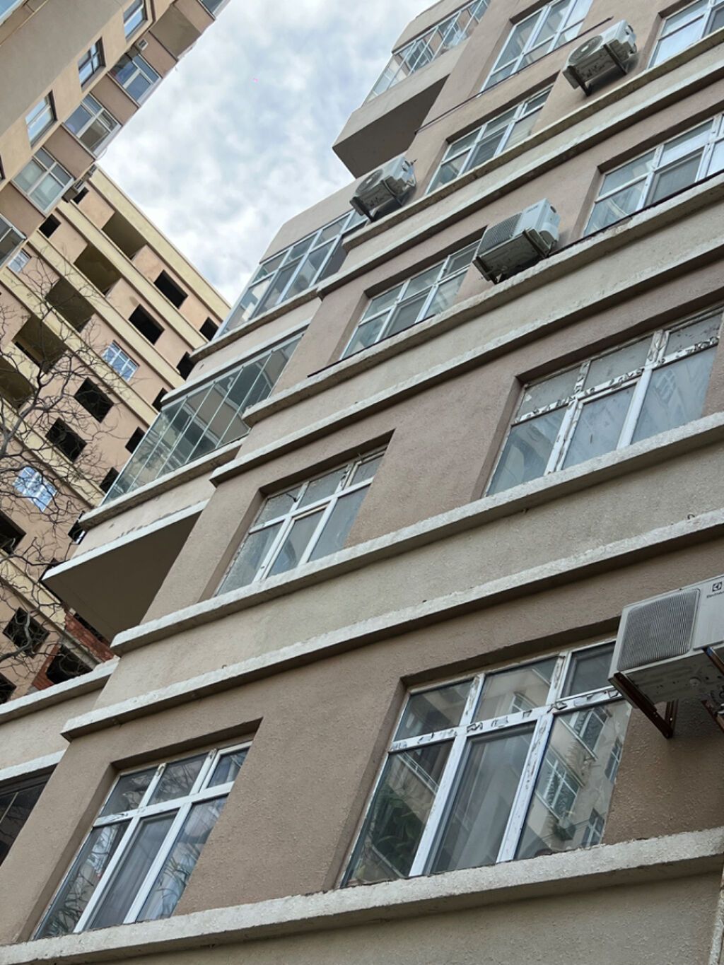 Yasamal, 3 otaqlı, Yeni tikili, m. İnşaatçılar, 101 kv. m