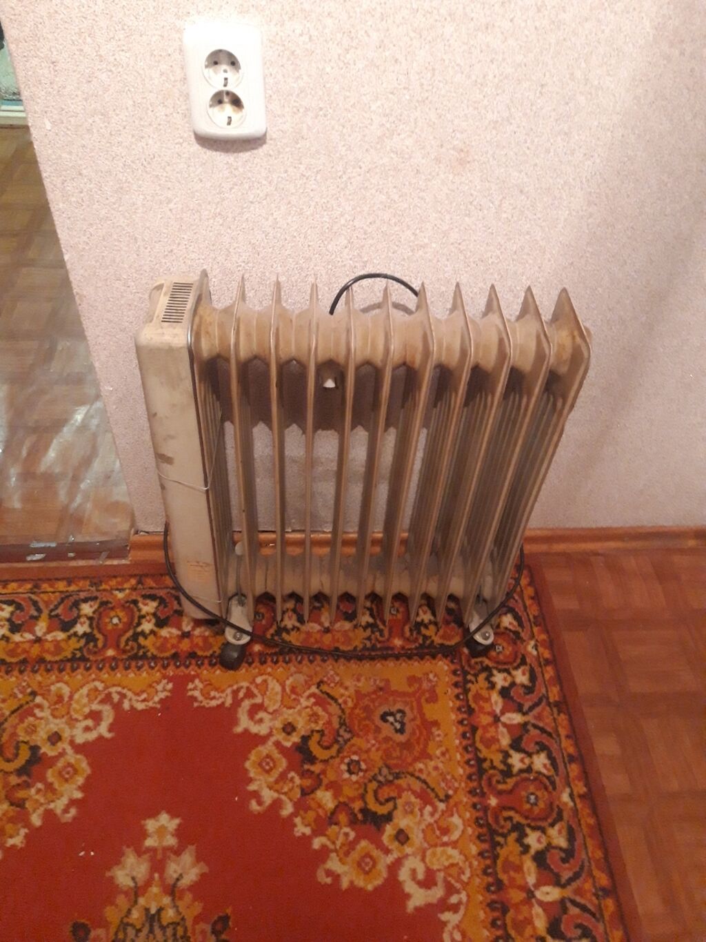 Продаю обагреватель. Подключен на постоянную без: 1800 KGS Другие ...