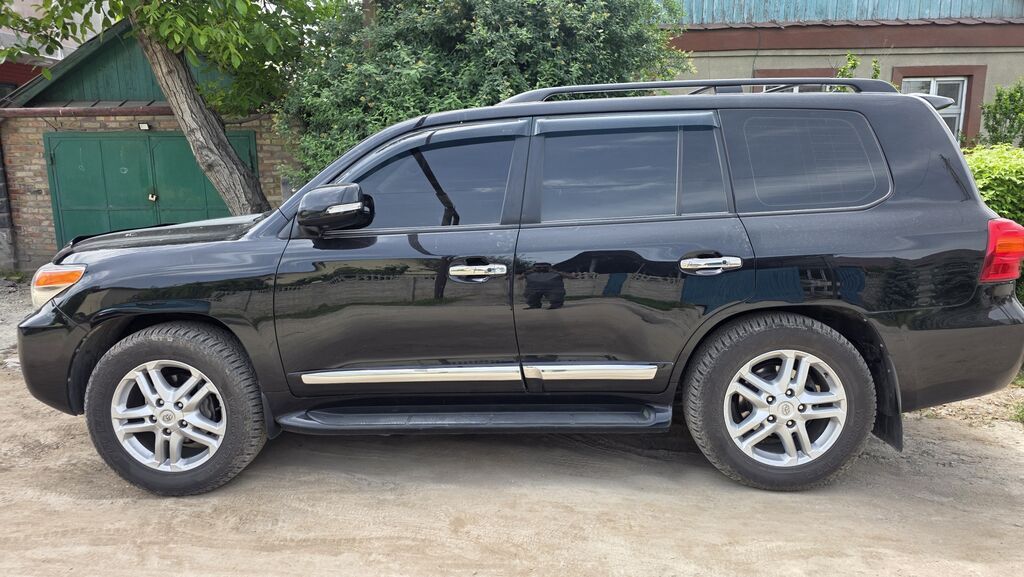 Toyota Land Cruiser: 2013 г., 4.6 л, Автомат, Бензин, Внедорожник — фото 2