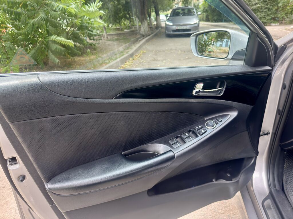Hyundai Sonata: 2010 г., 4.7 л, Автомат, Бензин, Седан: фото 6