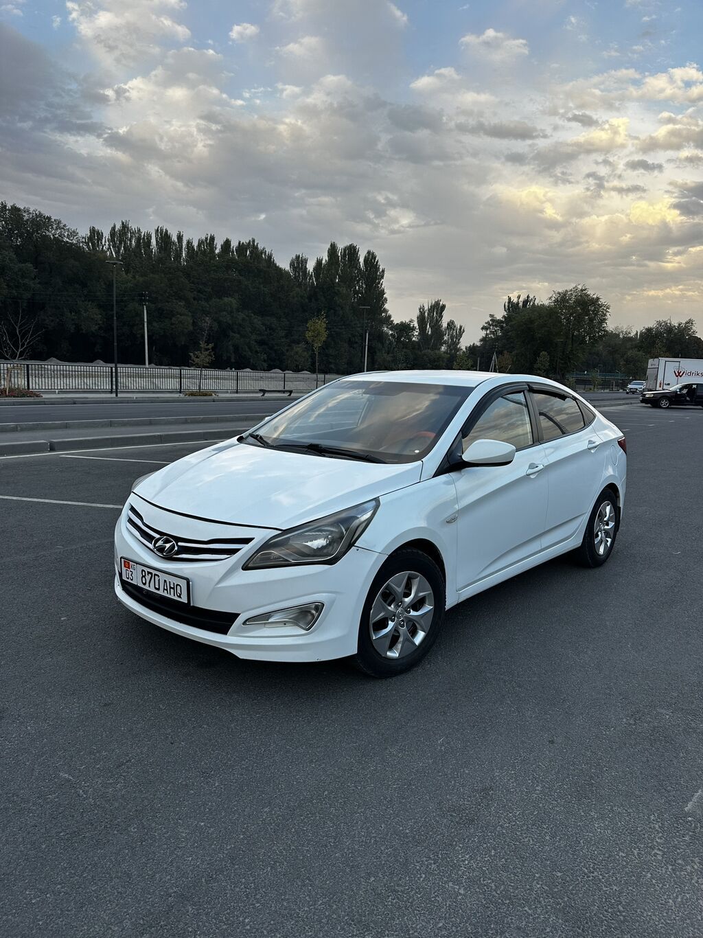Hyundai Solaris: 2015 г., 1.4 л, Автомат, Бензин, Седан: фото 1