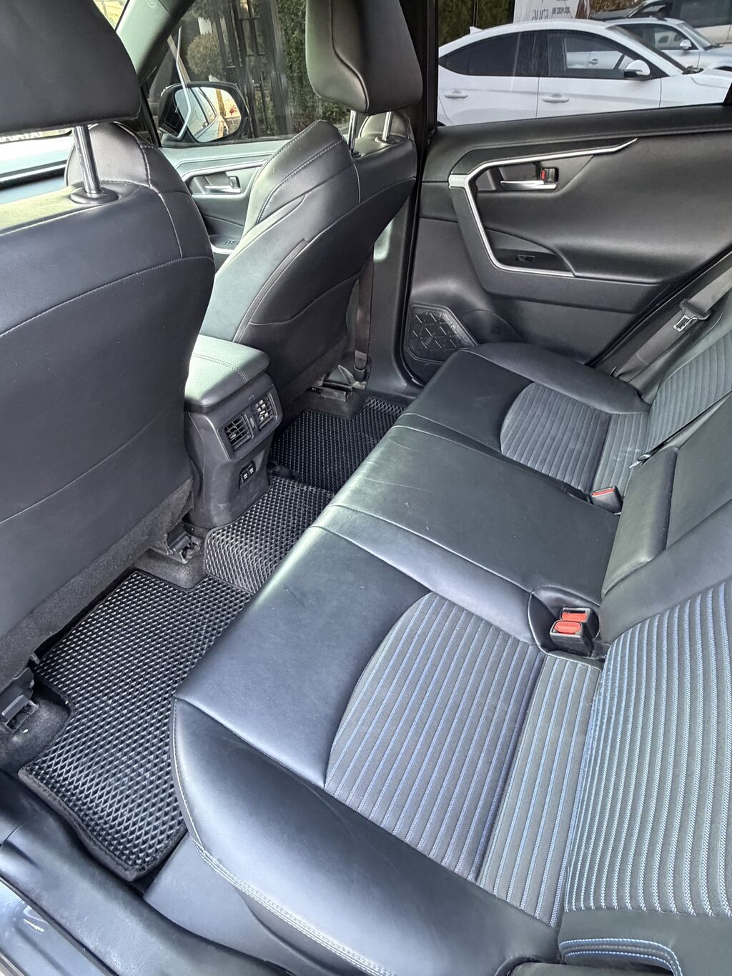 Toyota RAV4: 2019 г., 2.5 л, Вариатор, Гибрид, Кроссовер: фото 7
