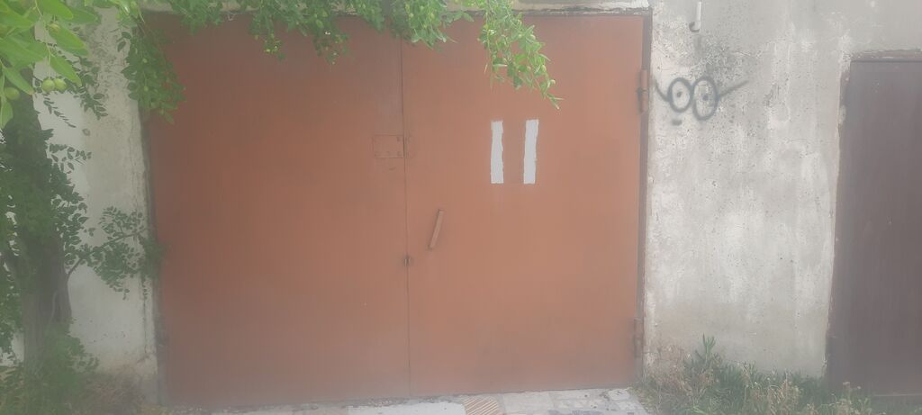 Daş qaraj icarəyə verilir.18 kvm dir.Ancax maşın saxlamaq üçün