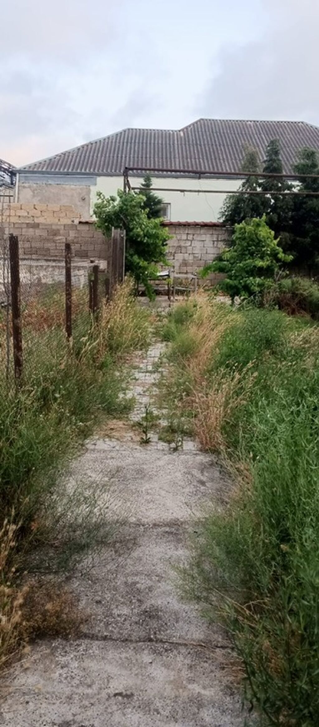 Kürdəxanı qəs. 5 otaqlı, 200 kv. m, Orta təmir