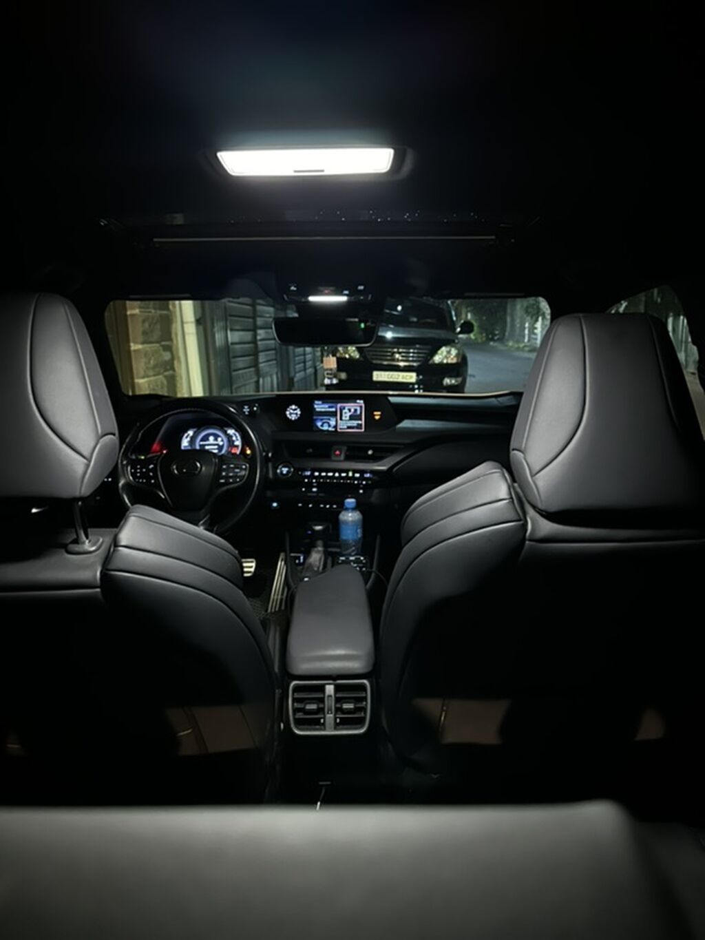 Lexus UX: 2019 г., 2 л, Вариатор, Гибрид, Кроссовер: фото 3