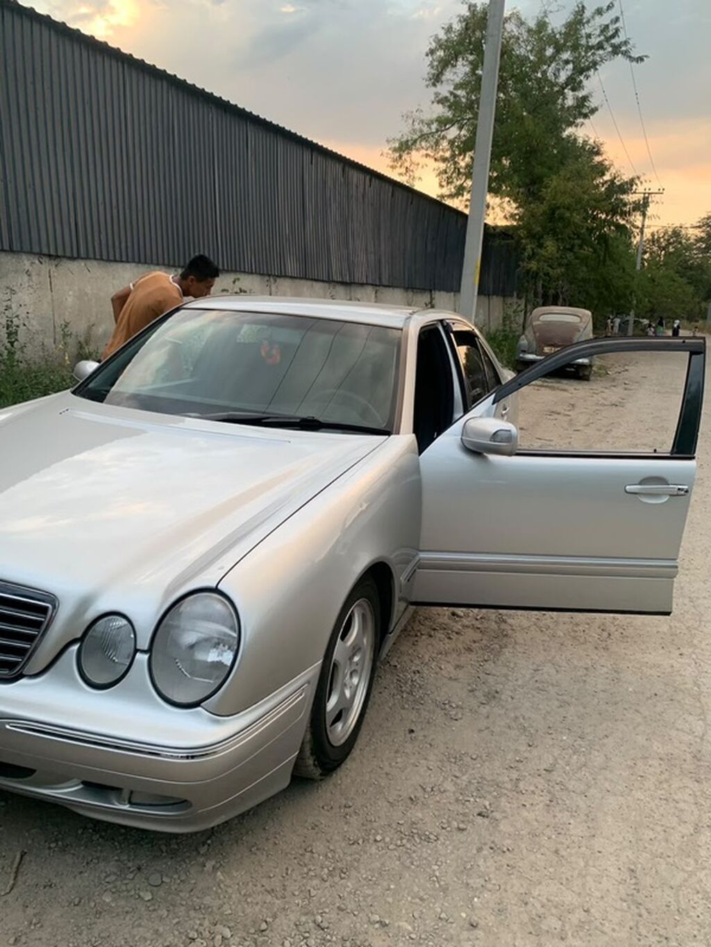 Mercedes-Benz E-Class: 2001 г., 2 л, Механика, Бензин, Седан: фото 2