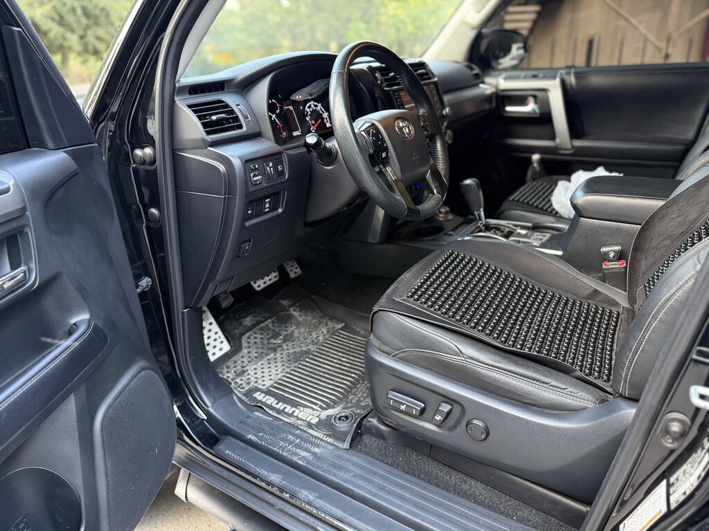 Toyota 4Runner: 2019 г., 4 л, Автомат, Газ, Внедорожник: фото 8