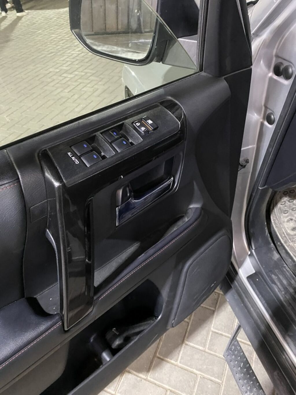 Toyota 4Runner: 2019 г., 4 л, Автомат, Бензин, Внедорожник: фото 6