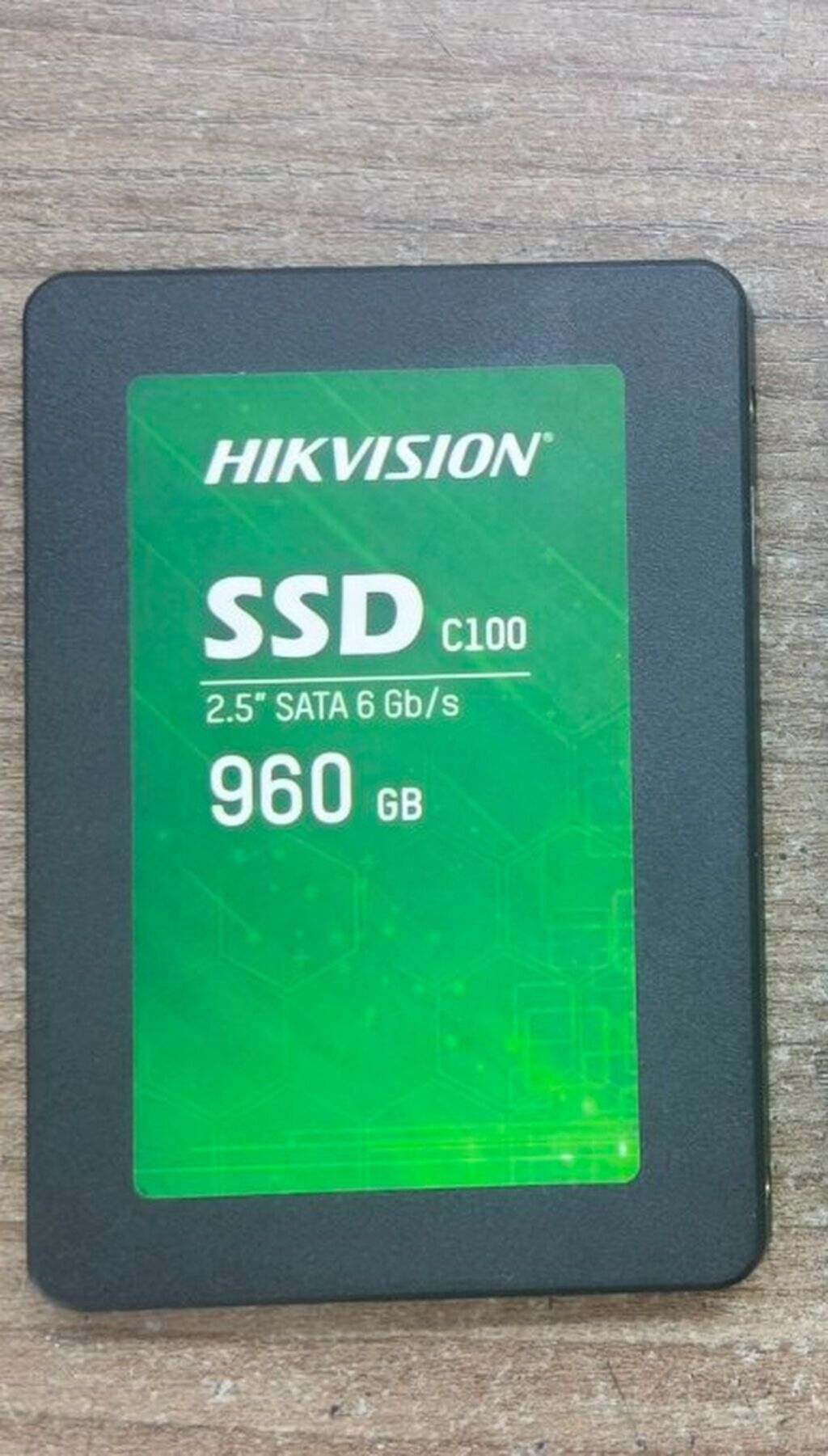 SSD Hikvision 1 ТБ 2.5" с дефектом