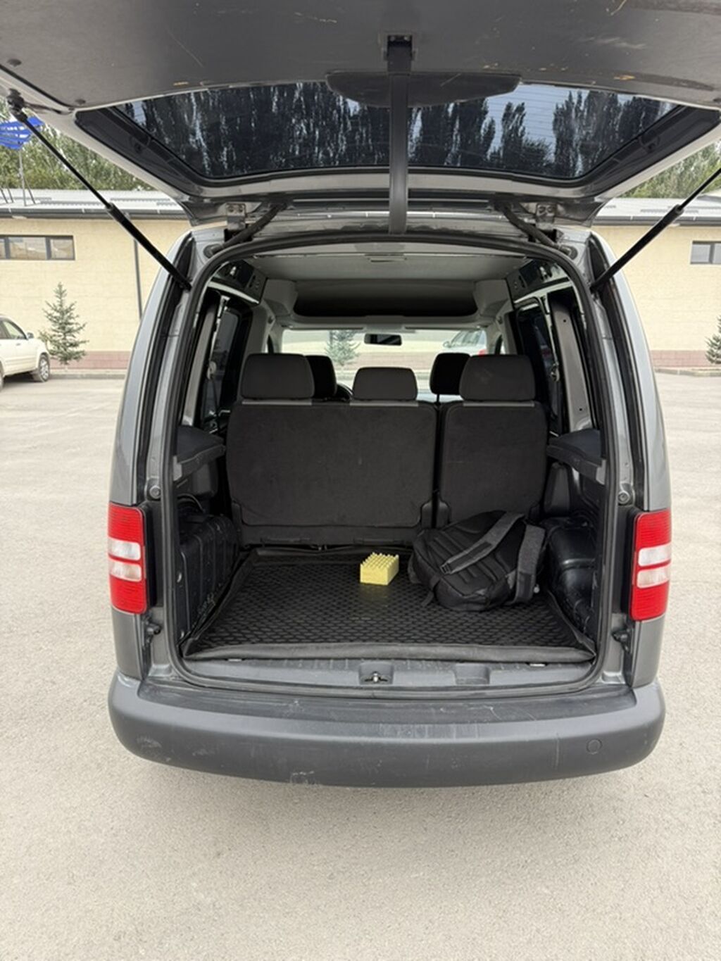 Volkswagen Caddy: 2012 г., 1.2 л, Механика, Бензин, Фургон: фото 6