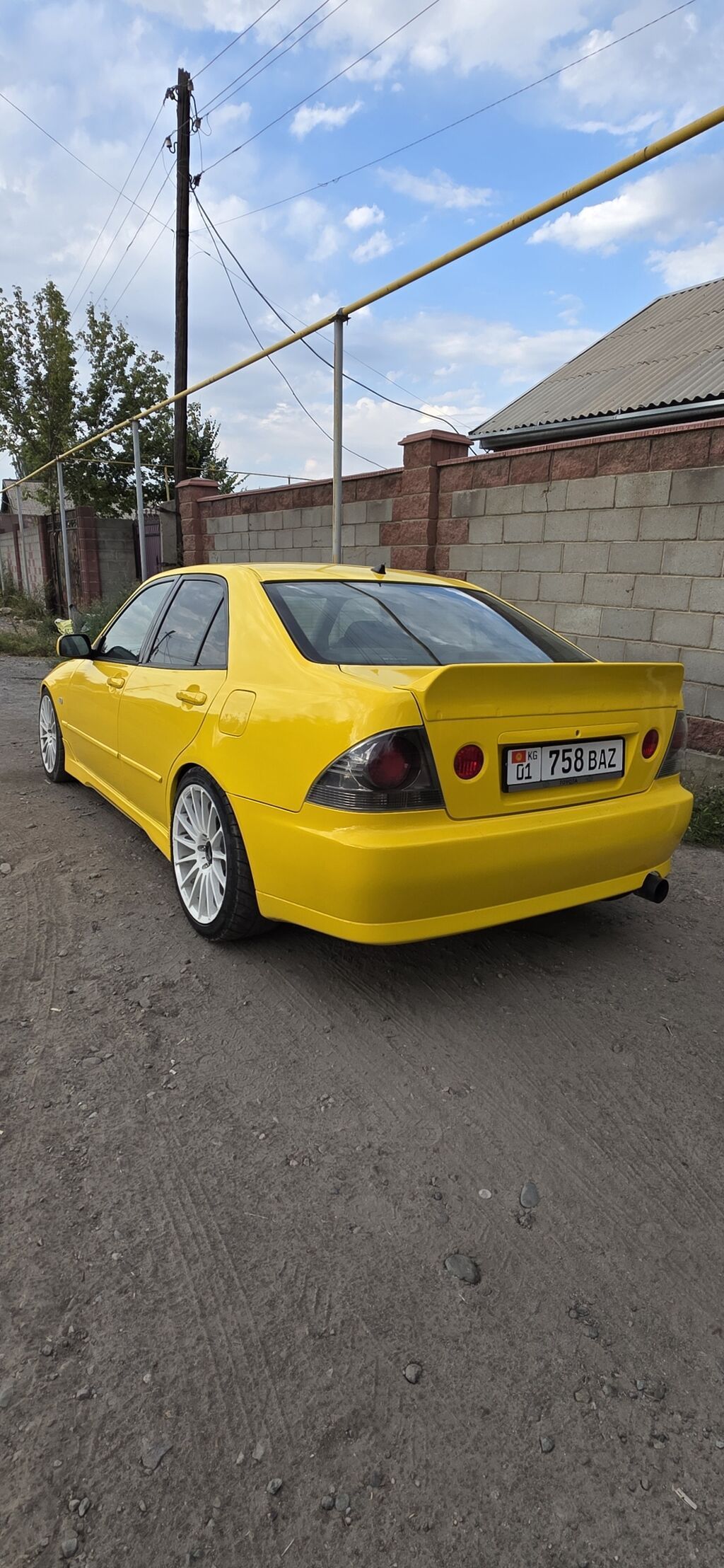 Toyota Altezza: 2001 г., 2 л, Механика, Бензин, Седан: фото 3