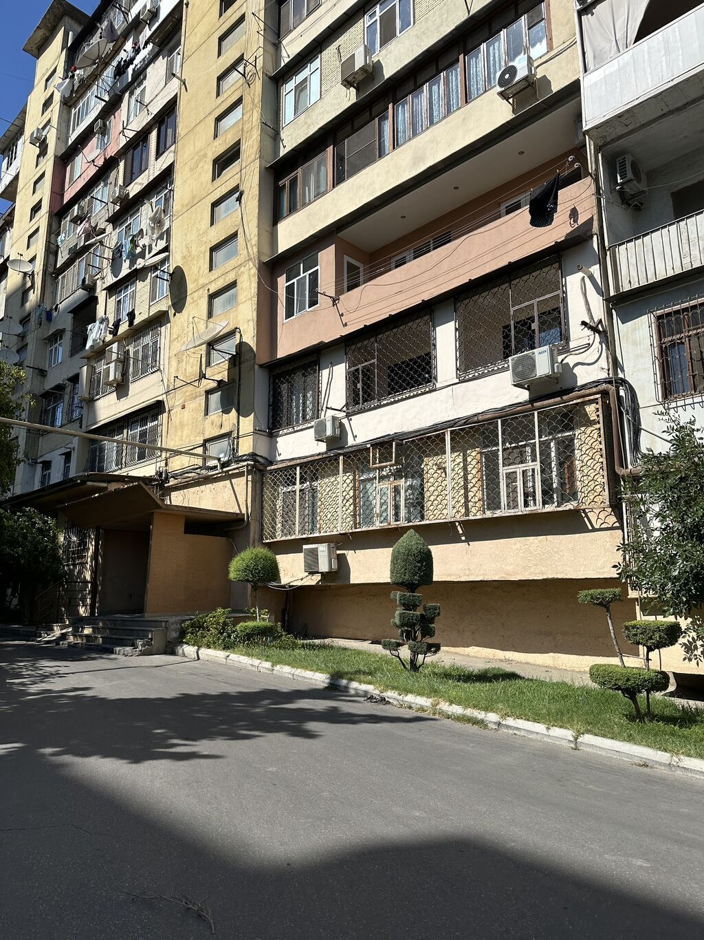 Qızlar və tələbə xanımlar üçün universitetlər 18 saylı peşə liseyi