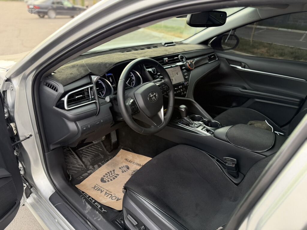 Toyota Camry: 2019 г., 2.5 л, Вариатор, Гибрид, Седан: фото 5