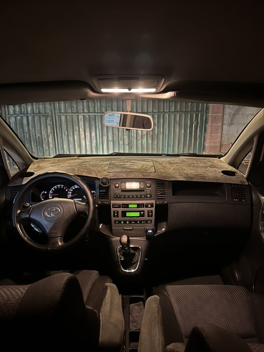 Toyota Corolla Verso: 2002 г., 1.8 л, Механика, Бензин, Минивэн: фото 8