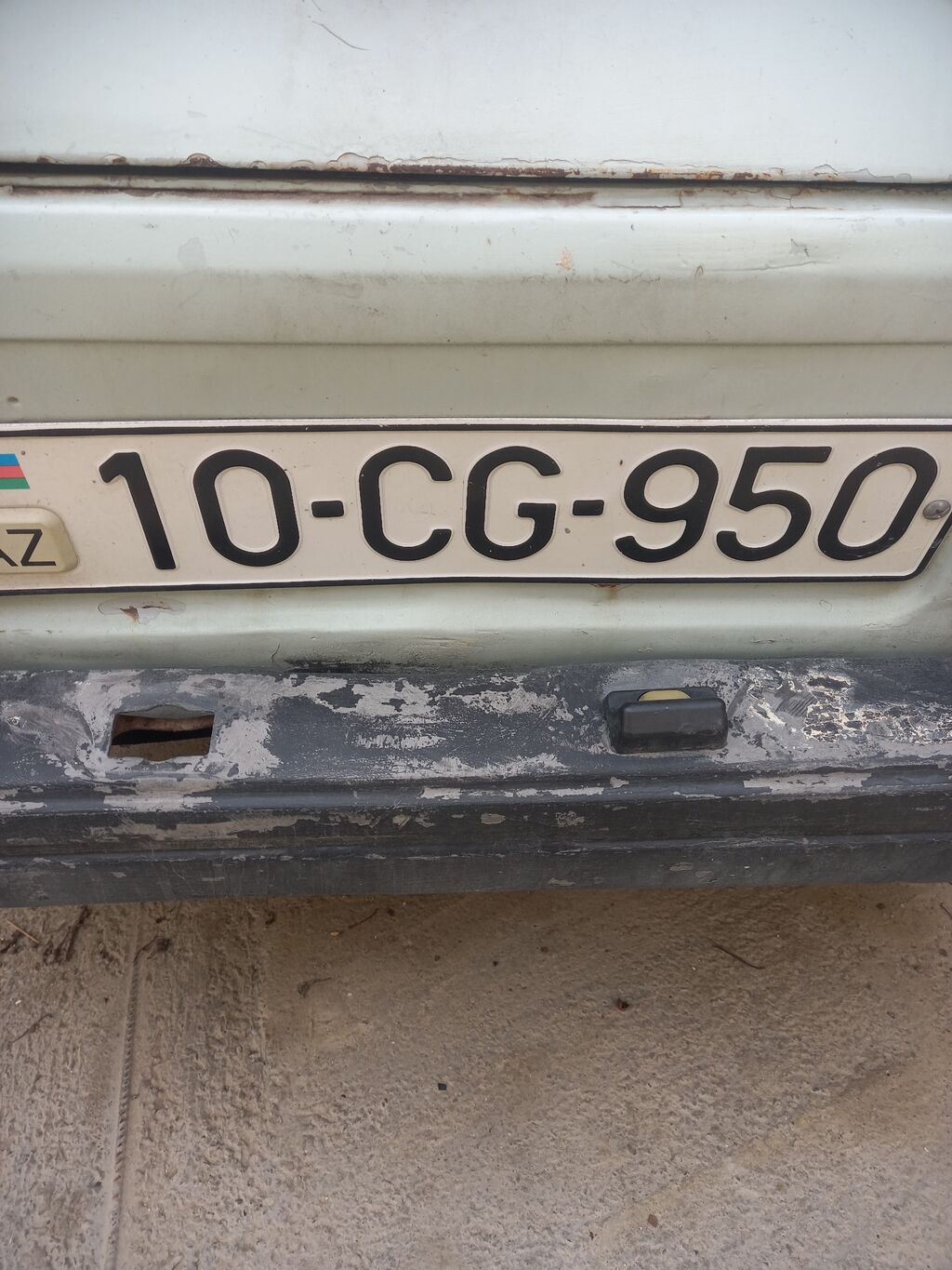 Avtomobil üçün dövlət qeydiyyat nişanı (nömrə nişanı) — **10-CG-950**