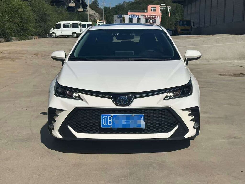 Toyota Corolla: 2021 г., 1.8 л, Гибрид, Седан: фото 2