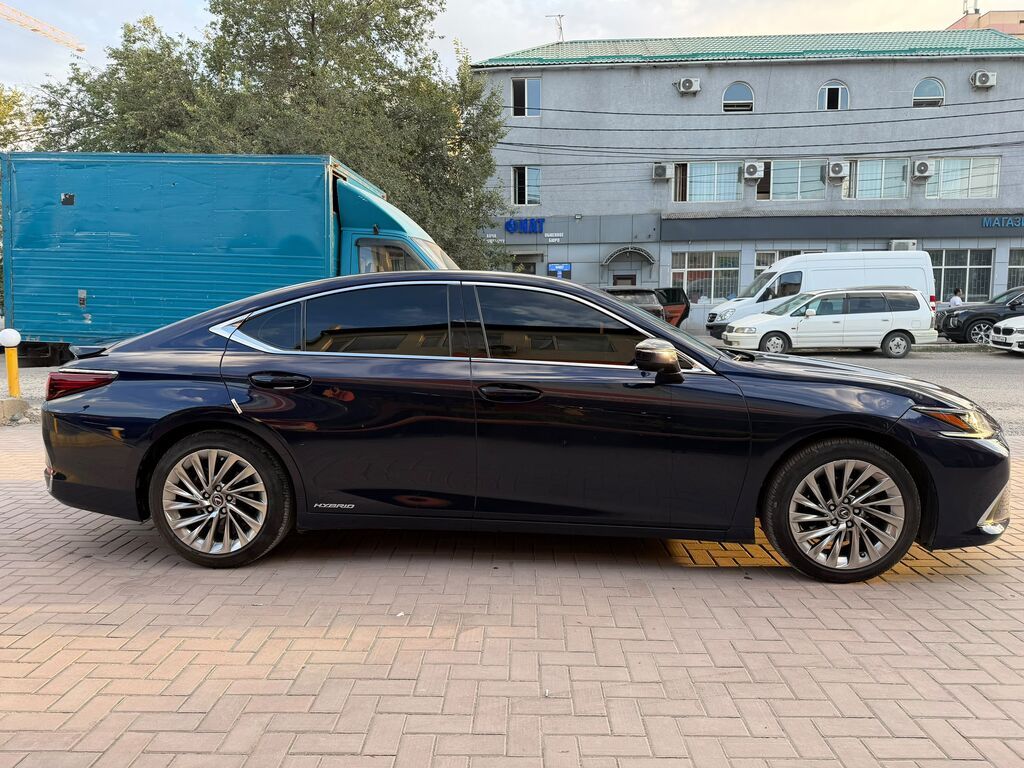 Lexus ES: 2021 г., 2.5 л, Гибрид, Седан: фото 4