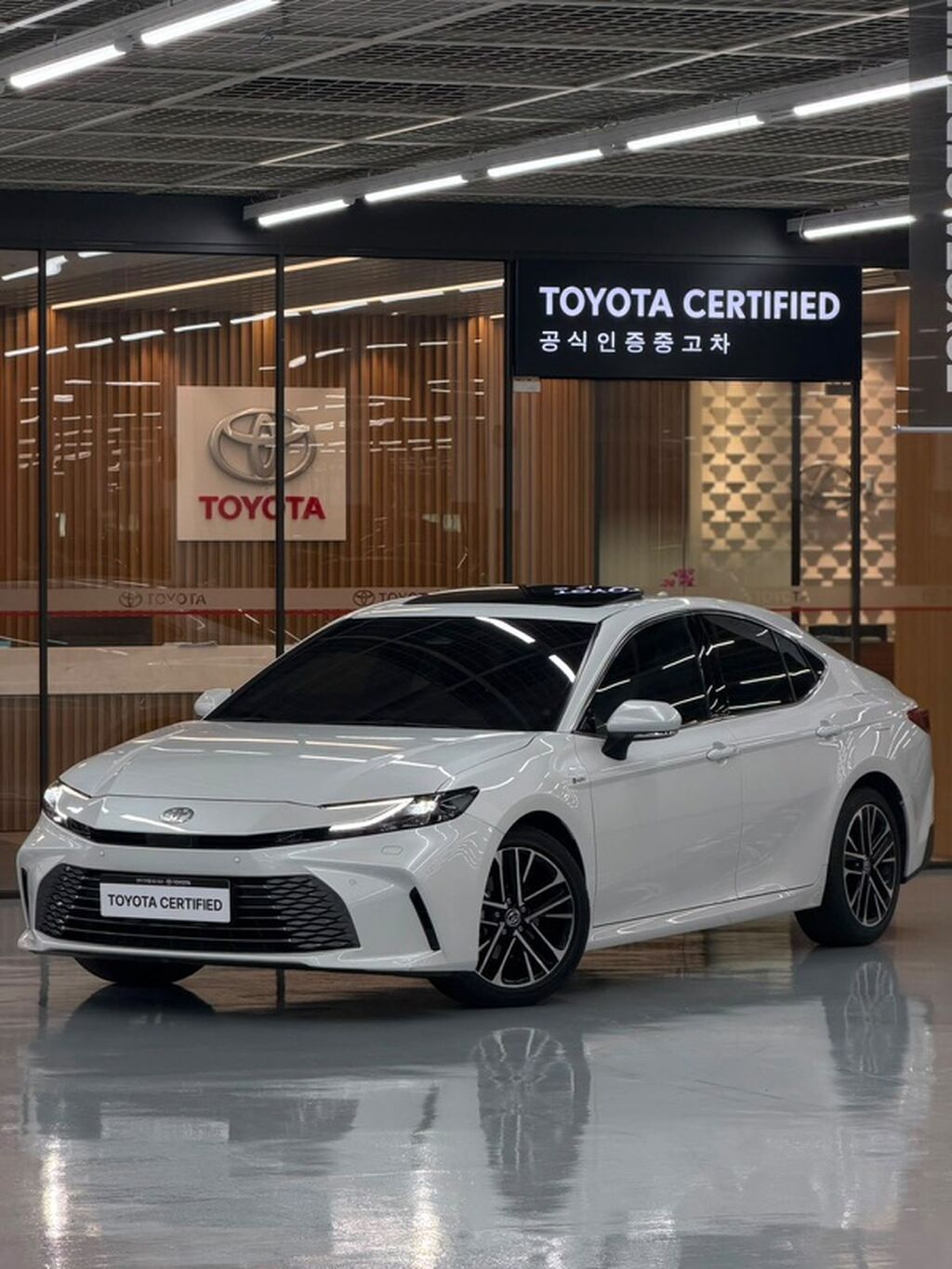 Toyota Camry: 2024 г., 2.5 л, Вариатор, Гибрид, Седан: фото 1