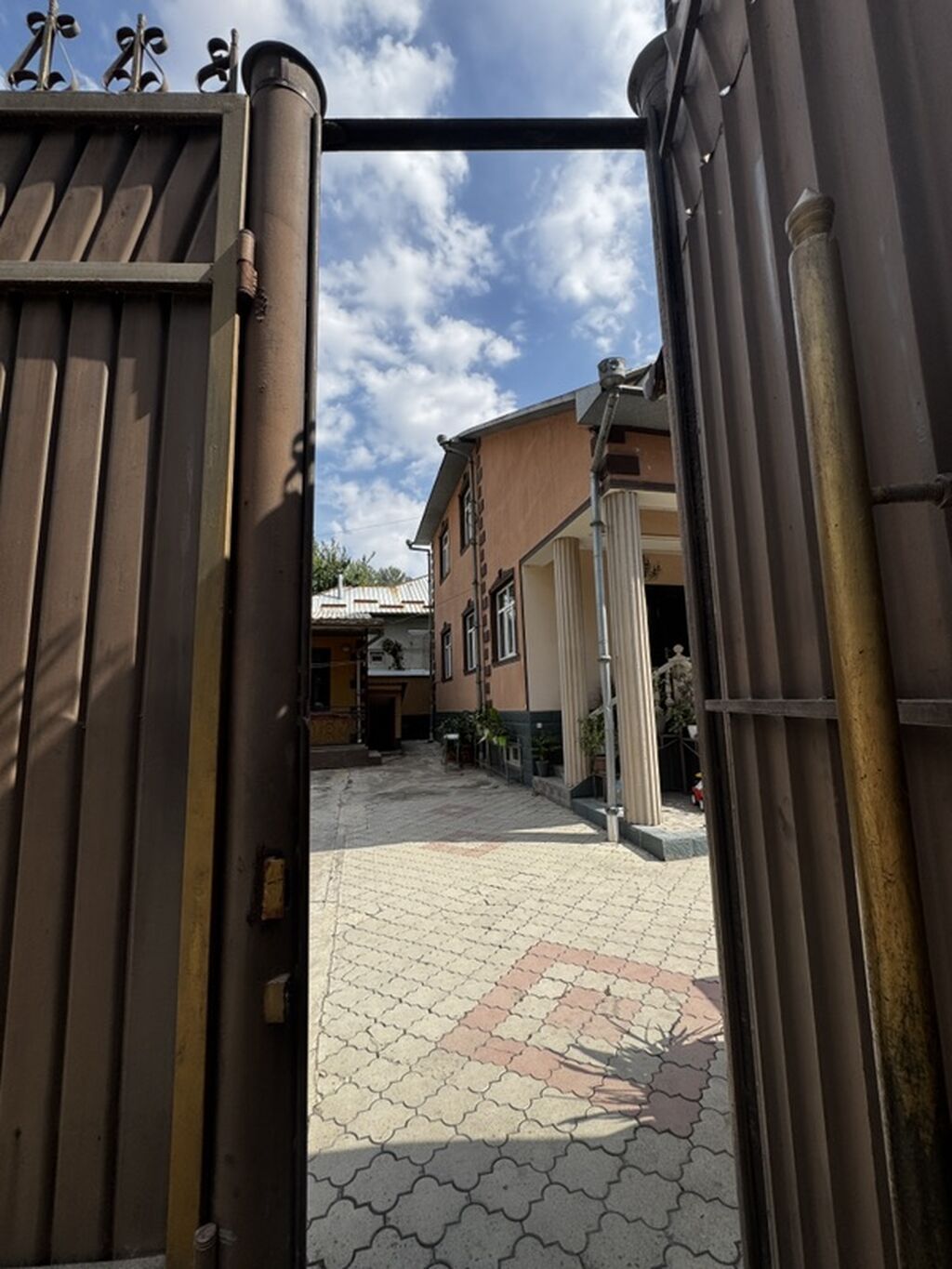 300 м², 6 комнат и более: фото 2