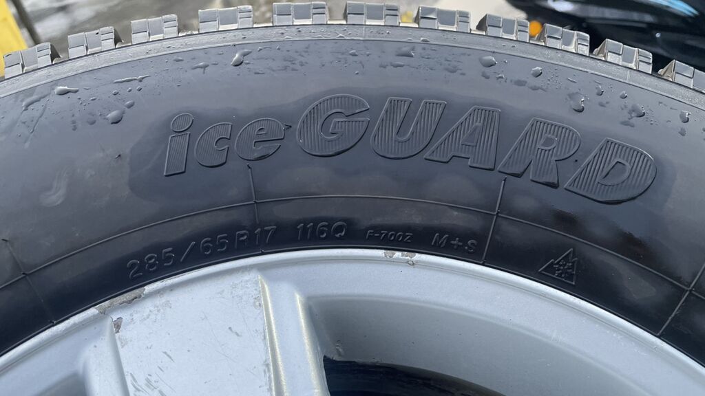 Комплект зимних шин с шипами на дисках - Шины Yokohama iceGUARD STUD: фото 5