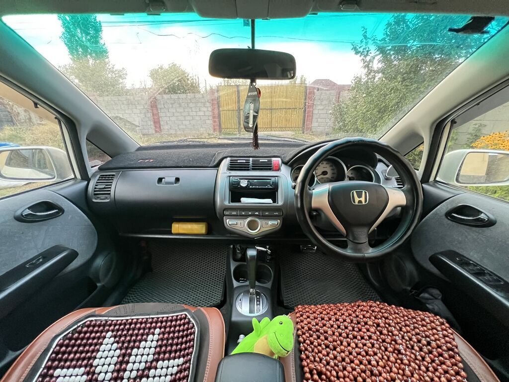Honda Fit: 2004 г., 1.3 л, Вариатор, Бензин, Хэтчбэк: фото 7