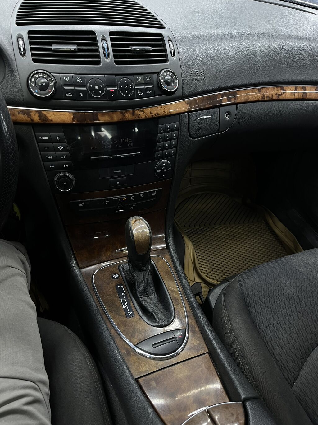 Mercedes-Benz E-Class: 2004 г., 3.2 л, Автомат, Газ, Седан: фото 8