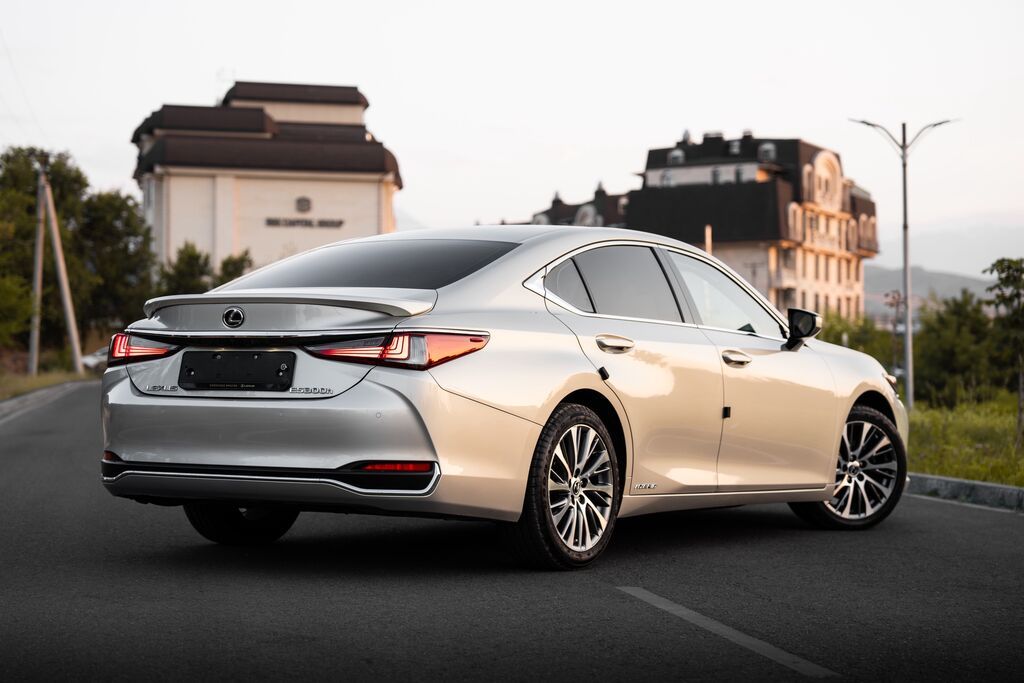 Lexus ES: 2019 г., 2.5 л, Автомат, Гибрид, Седан: фото 3