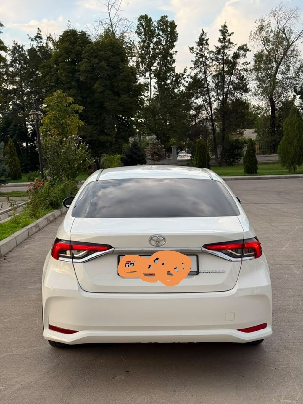 Toyota Corolla: 2020 г., 1.2 л, Автомат, Бензин, Седан: фото 4