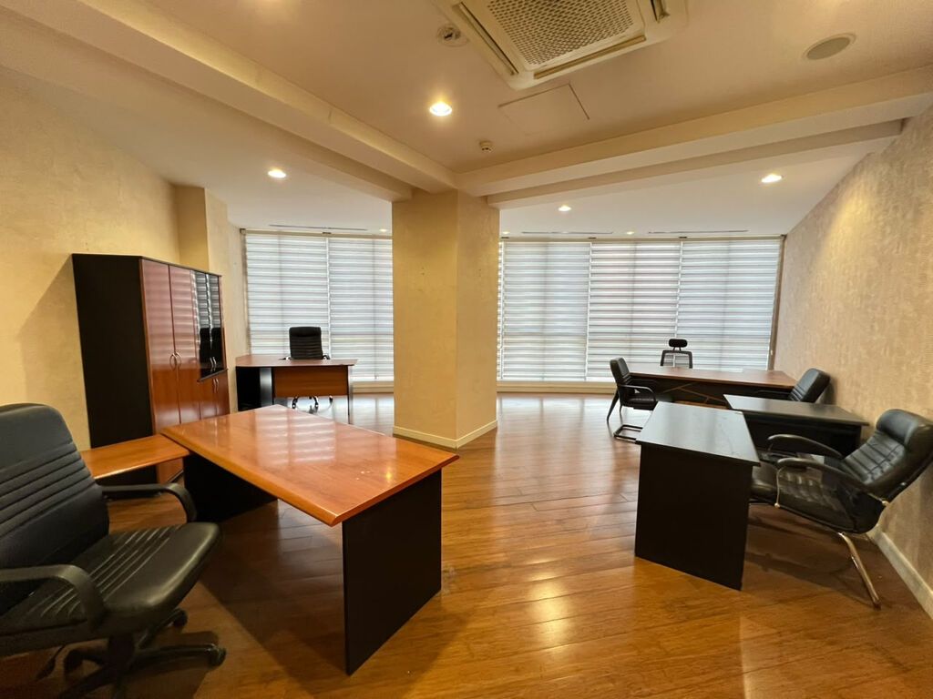 BİZNES MƏRKƏZİNDƏ OFİSLƏR İCARƏYƏ VERİLİR Əlverişli biznes mərkəzində