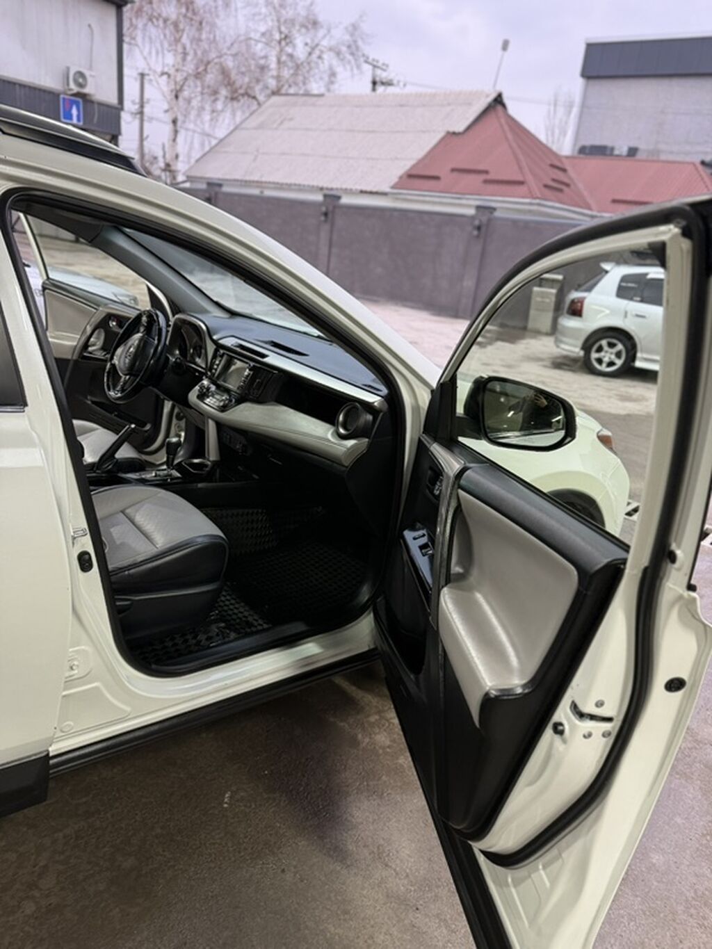 Toyota RAV4: 2018 г., 2.5 л, Автомат, Бензин, Кроссовер: фото 8
