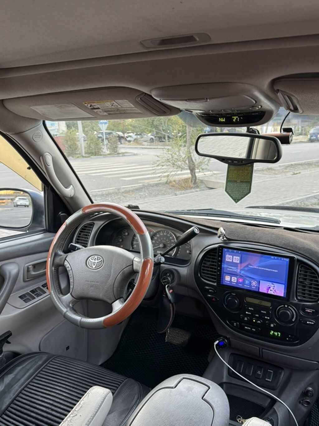 Toyota Sequoia: 2004 г., Автомат, Бензин, Внедорожник: фото 7