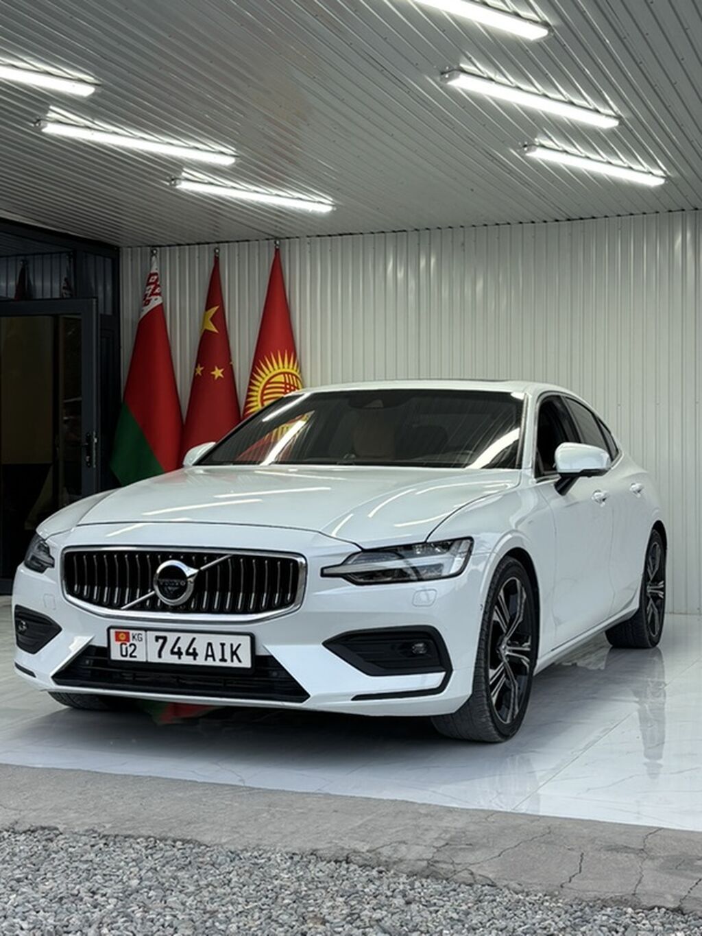 Volvo V60: 2019 г., 2 л, Автомат, Бензин, Седан: фото 3