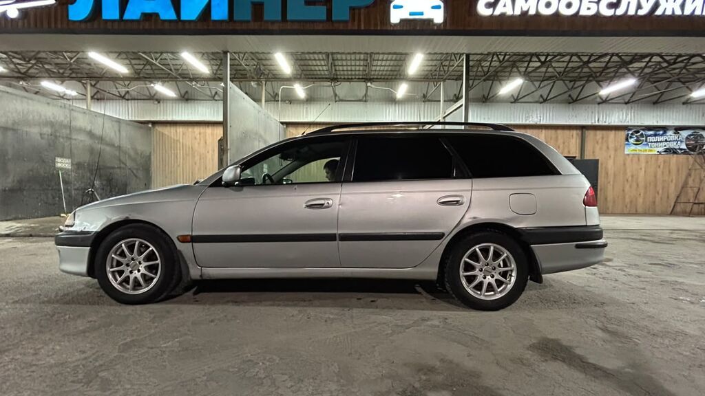Toyota Avensis: 1999 г., 2 л, Автомат, Бензин, Универсал: фото 3