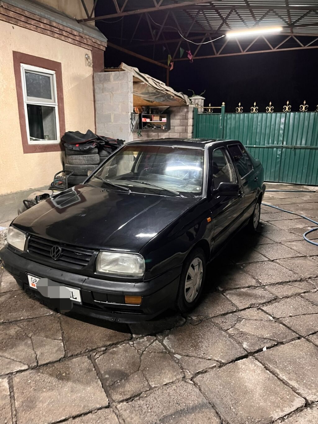 Volkswagen Vento: 1993 г., 1.8 л, Механика, Бензин, Седан: фото 2