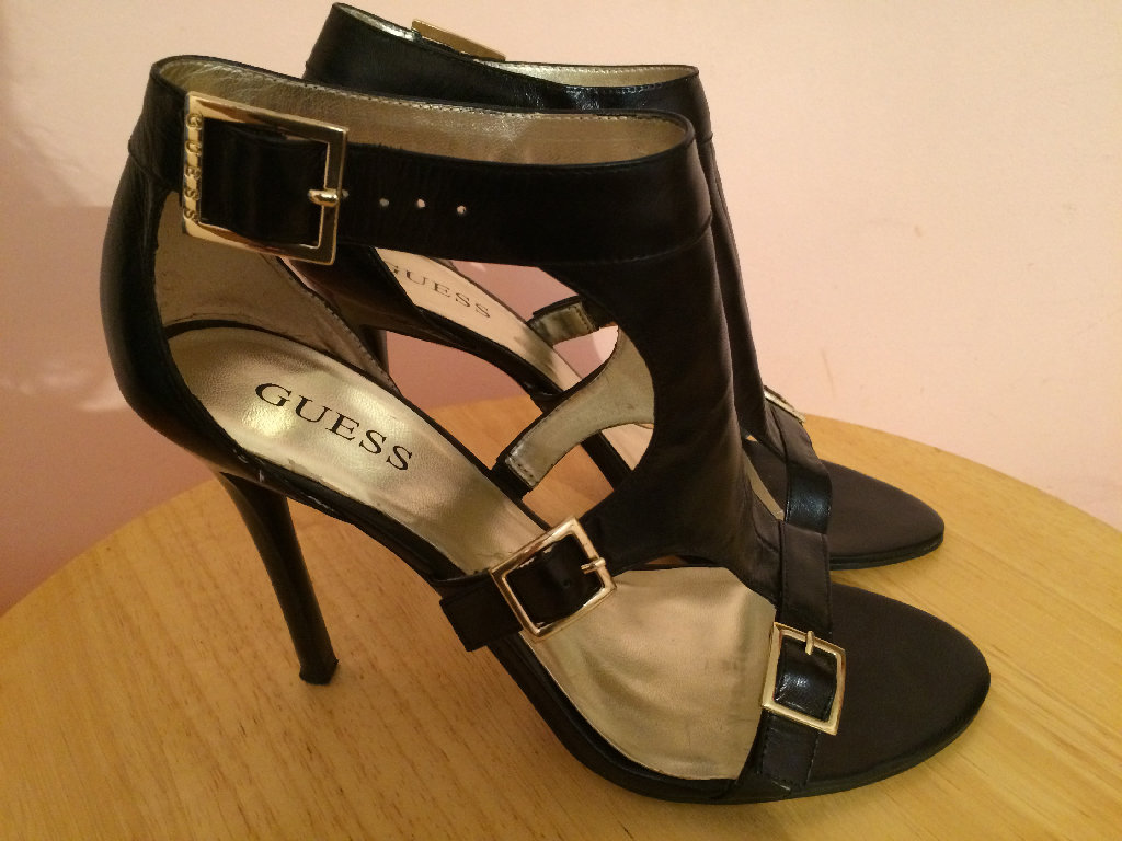 Səndəllər və şəp-şüplər: Босоножки от фирмы Guess, размер 39. Высота каблука 11см. Одели 1 раз — 1