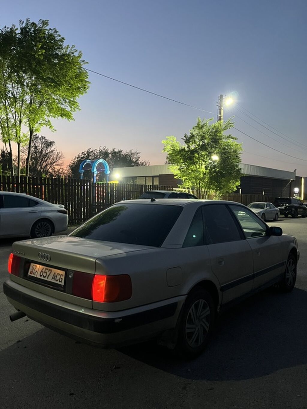 Audi 100: 1991 г., 2 л, Механика, Бензин, Седан: фото 4