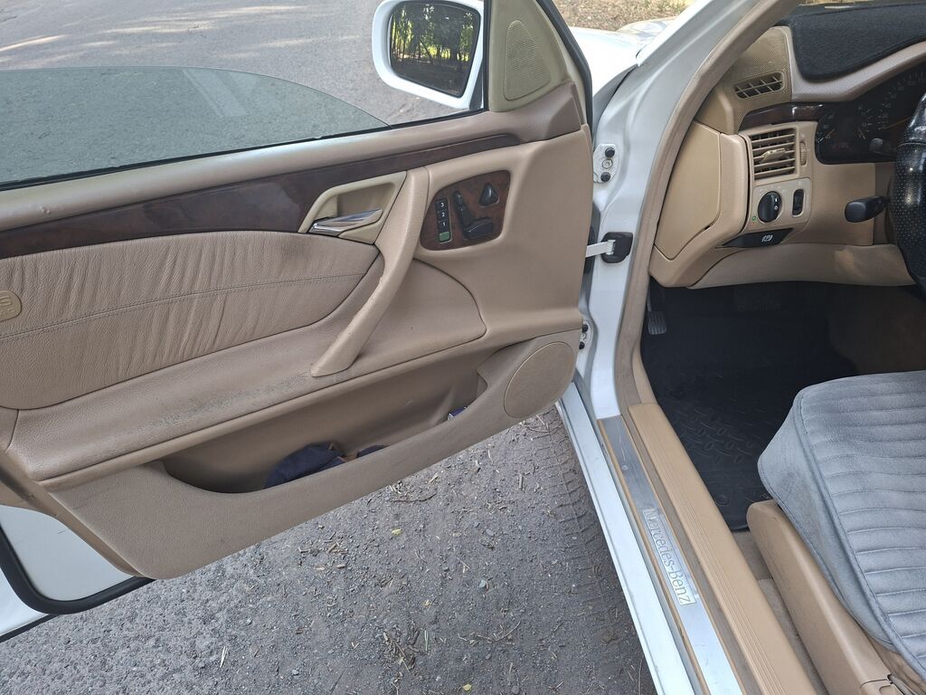 Mercedes-Benz E-Class: 1999 г., 2.4 л, Автомат, Бензин, Седан: фото 4