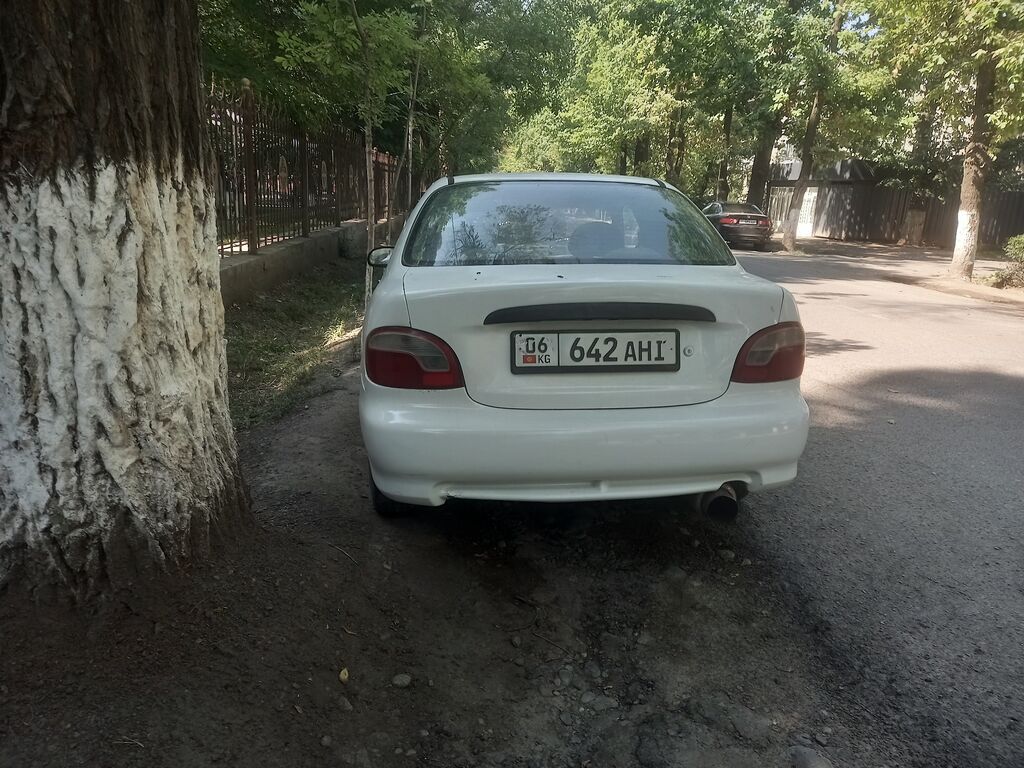 Автомобиль седан, белый цвет, 4 двери. Основные характеристики: - — фото 4