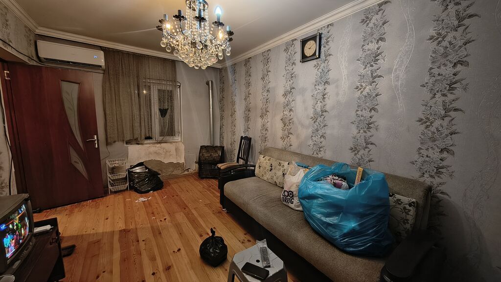 2 otaqlı həyət evi satılır! Xüsusiyyətlər: - 2 ayrı otaq - Təbii