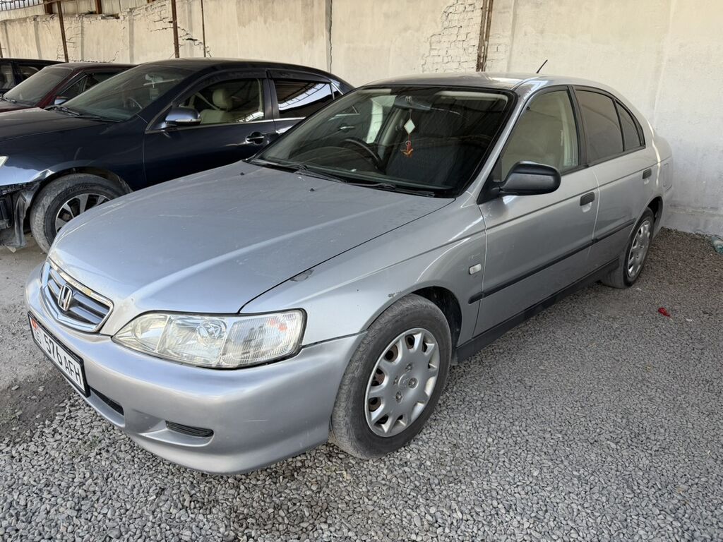 Honda Accord: 2002 г., 1.8 л, Механика, Бензин, Седан: фото 2