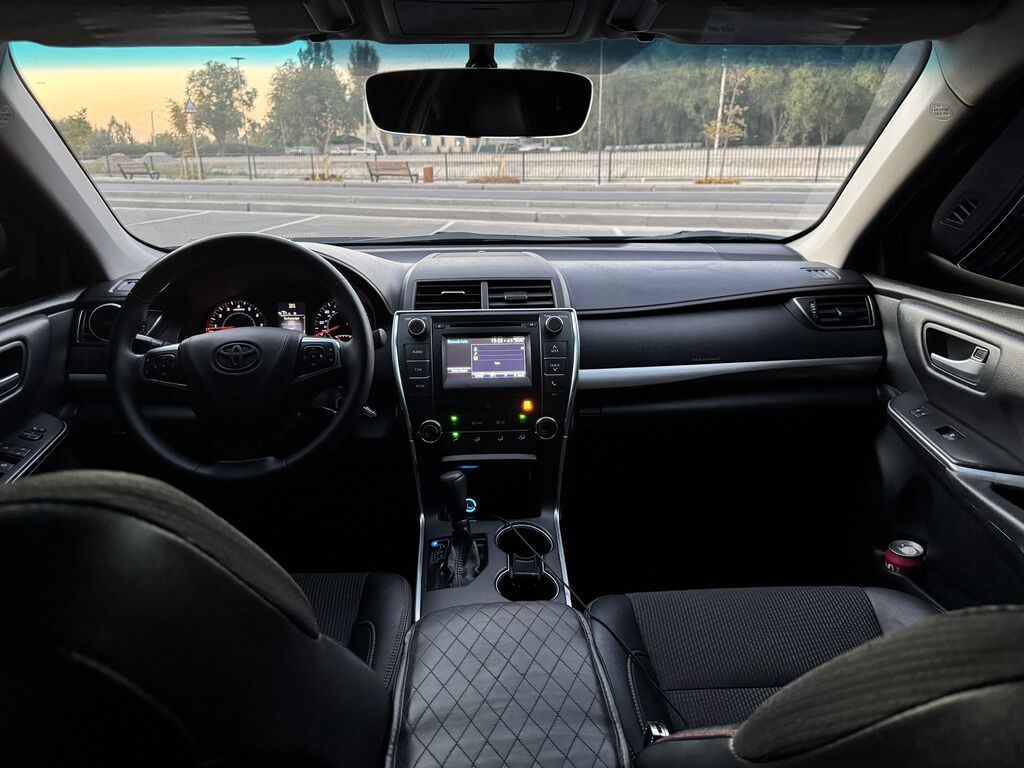 Toyota Camry: 2017 г., 2.5 л, Автомат, Бензин, Седан: фото 4