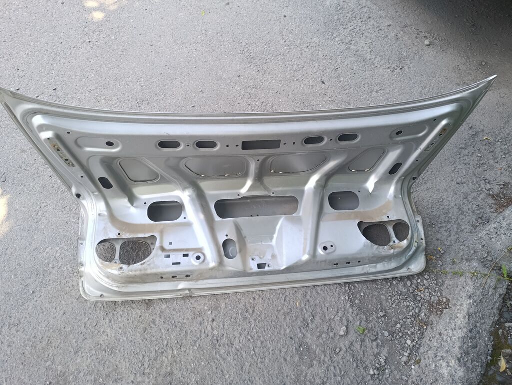 Крышка багажника Honda Accord cl 7-9 (седан), серебристый цвет. -: фото 2