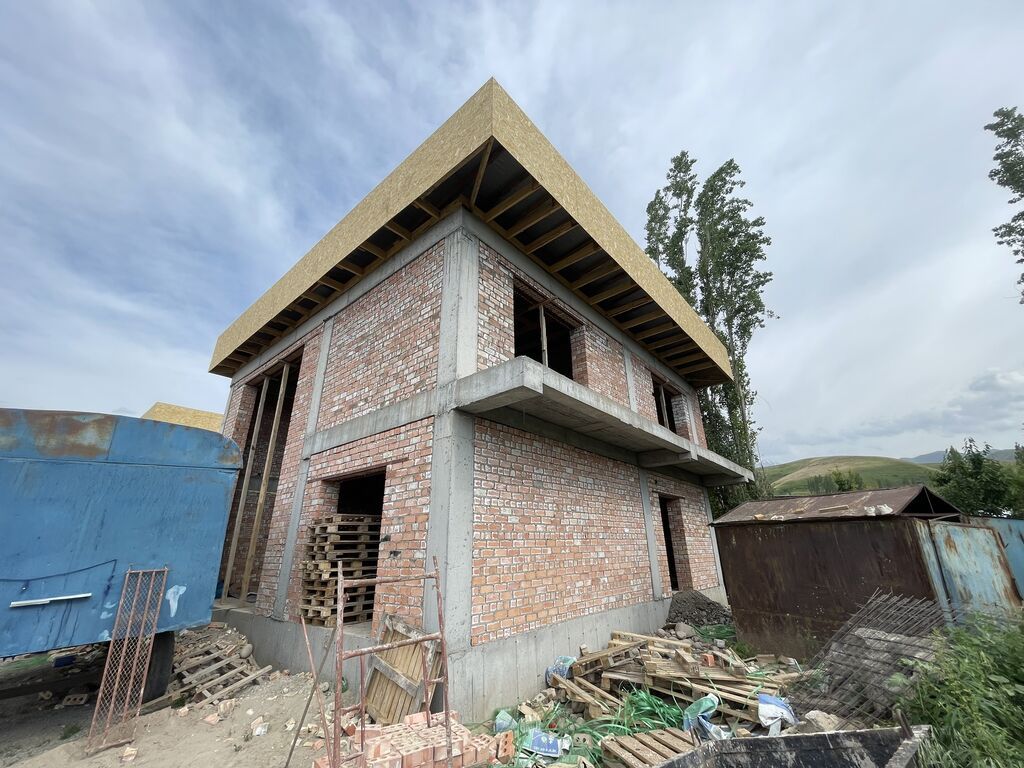 Продаю дом2 эт в селе Койташ ПСО вайтбокс. Площадь: 160 м2 Участок
