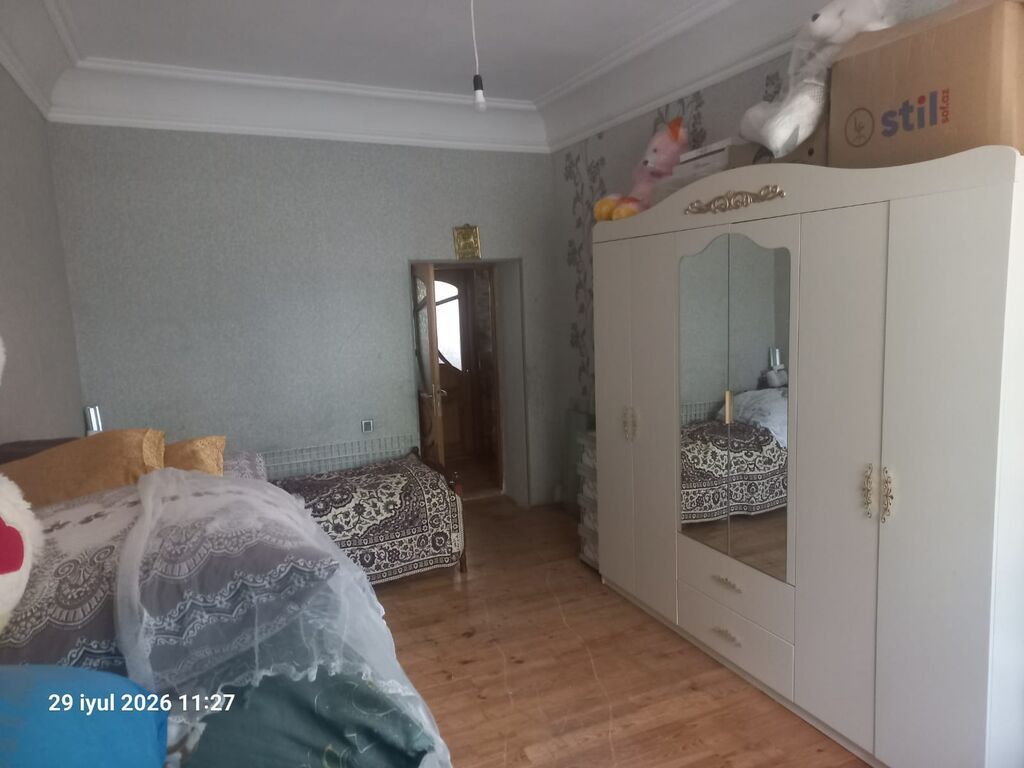 Sumqayida. Esmira wadlig sarayina catmamis mirvari merasim evi teref