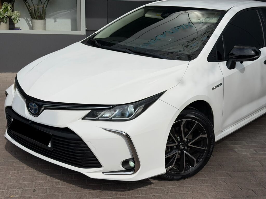 Toyota Corolla: 2020 г., 1.8 л, Автомат, Гибрид, Седан: фото 2